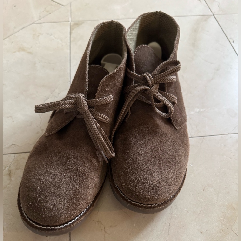 Crewcuts Boys Suede Shoes Tan. size kids 6